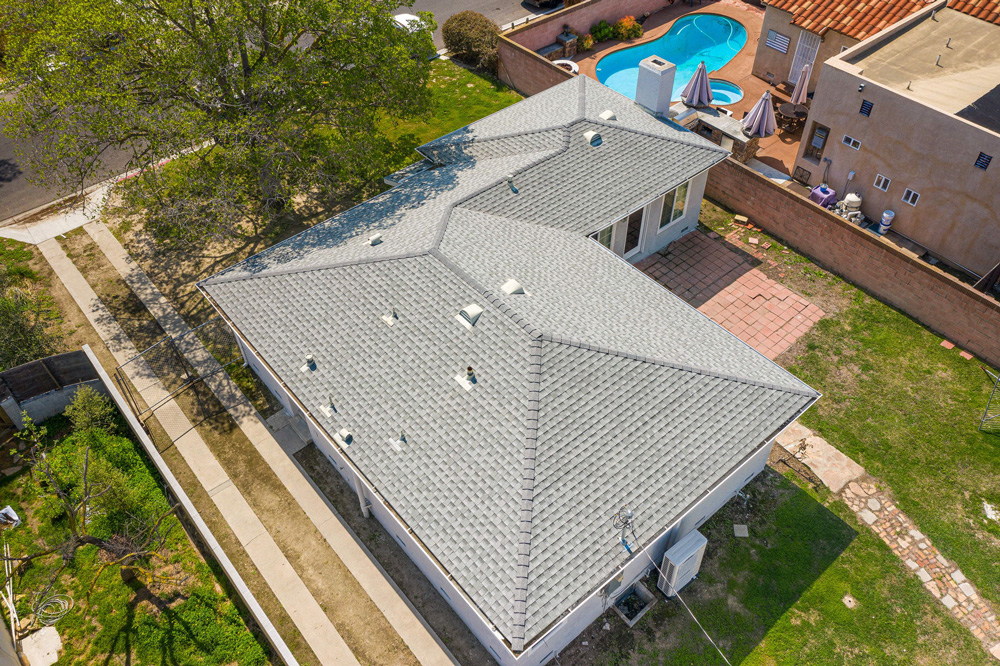 Florida home with Legacy Scotchgard Silverwood roof